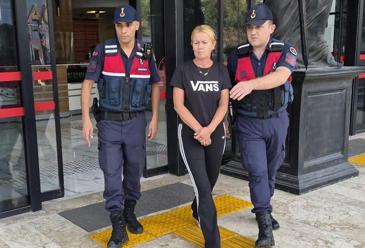 Otelin merdivenlerinden düşen Polonyalı turist öldü, eşi tutuklandı