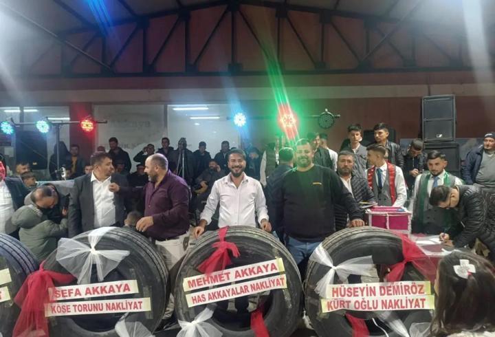 Düğünde damada kamyon lastiği hediye ettiler