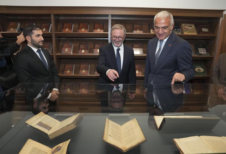 Bakan Ersoy, 160 bin kitap kapasiteli dev kütüphaneyi açtı