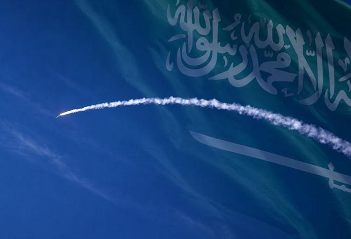 Suudi Arabistan duyurdu: Mekke ve Medine'de füze alarmı!