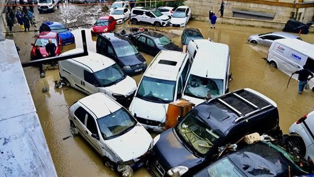 5 il için turuncu kodlu, 36 il için sarı kodlu uyarı! Bakan Kurum: Kuvvetli yağışlar devam edecek