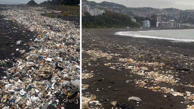 Zonguldak'ta sağanağın ardından denize sürüklenen çöpler kıyıya vurdu