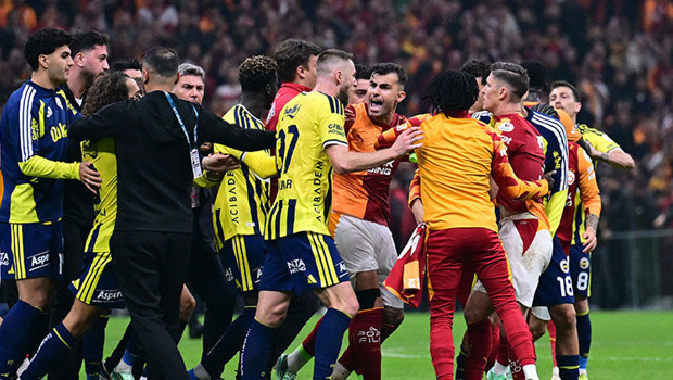 Bir kez daha tüm dünyaya rezil olduk! Derbide vahşi batı sahneleri