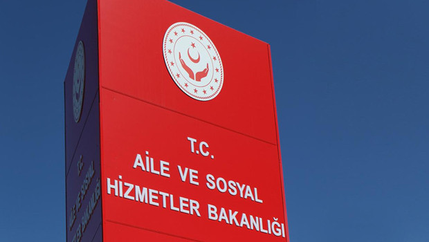 Sanal medya fenomeni çocuğunun sünnet görüntülerini paylaştı! Bakanlıktan açıklama