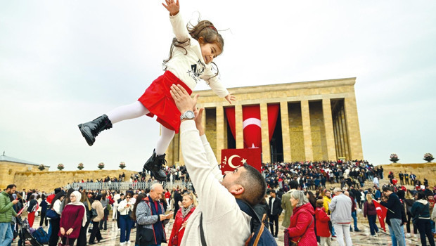 Yurtta 103’üncü yaş coşkusu... İyi ki doğdun Cumhuriyet