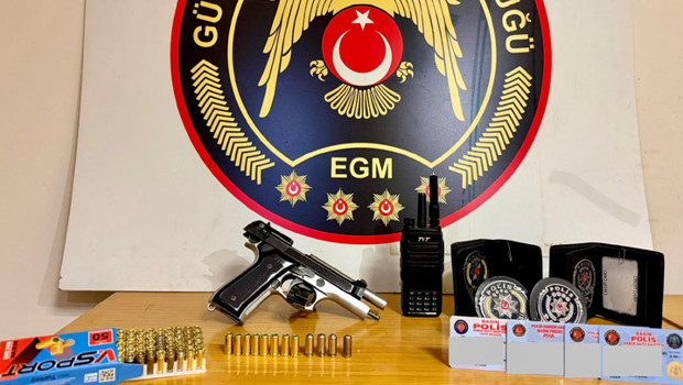İzmir'de sosyal medyada 'silah teşhiri' yapan şüpheli gözaltına alındı