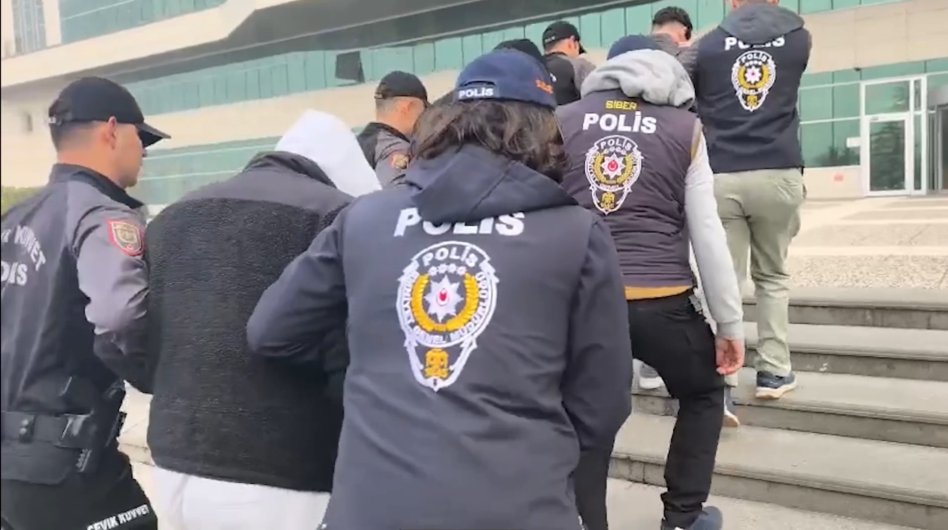 35 ilde siber suç operasyonu. 75 tutuklama
