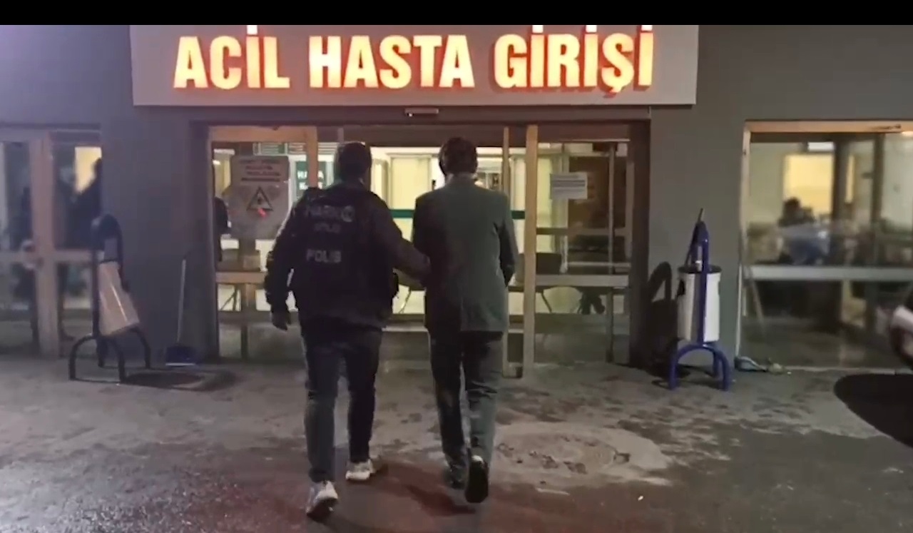 Mide ve bağırsaklarından 750 gram uyuşturucu çıktı