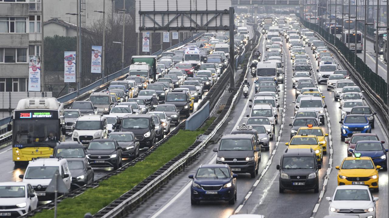 İstanbul'da bazı yollar yarın trafiğe kapatılacak