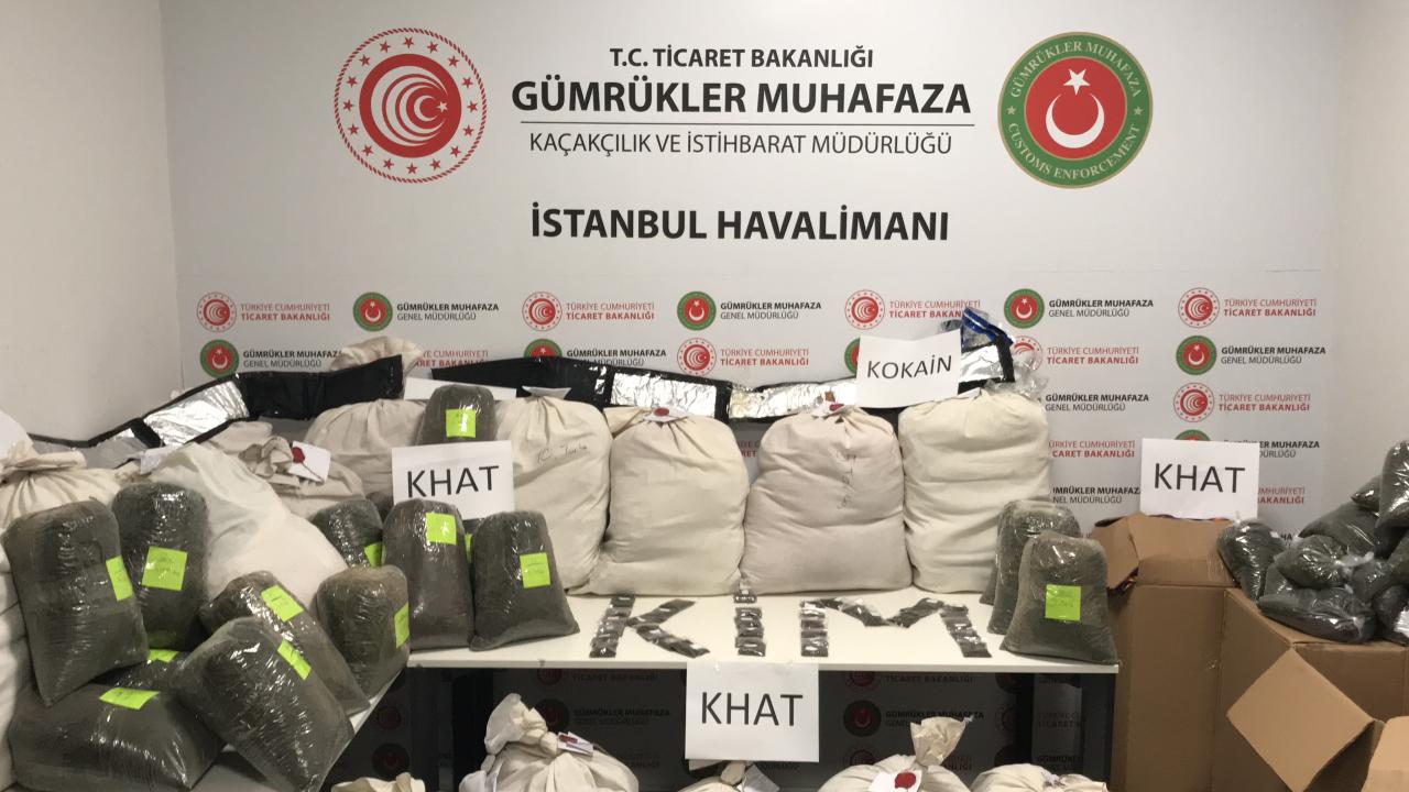 Akılalmaz yöntemler sökmedi: Havalimanlarında zehir tacirlerine darbe
