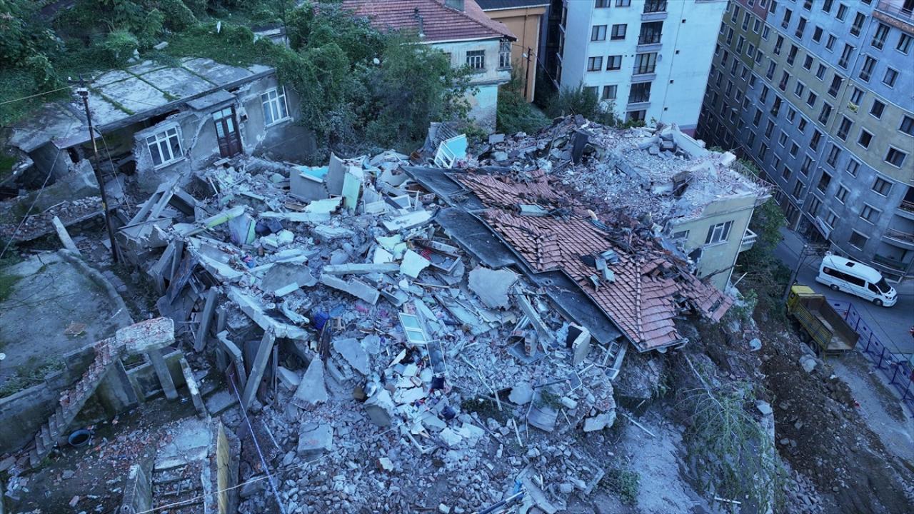 Zonguldak'ta çöken binanın çevresindeki 7 bina tahliye edildi